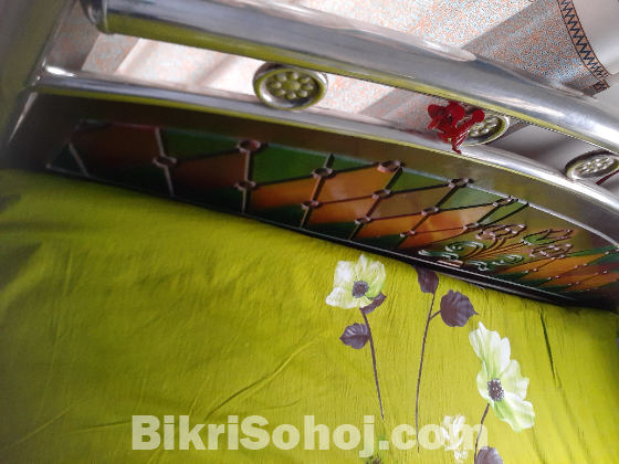 নিজের বেবহৃত করা খাট অনেক কম দামে বিক্রি করা হবে